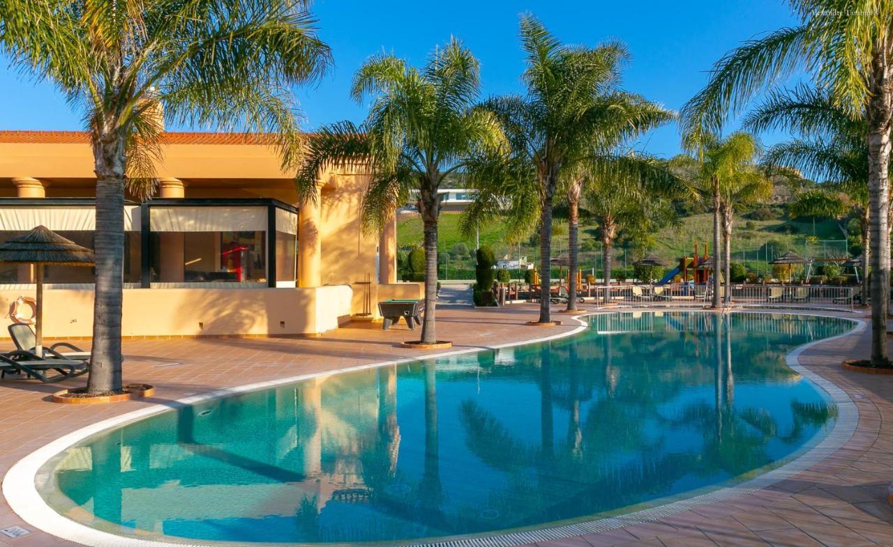 Luzbay Pool Apartments Екстер'єр фото