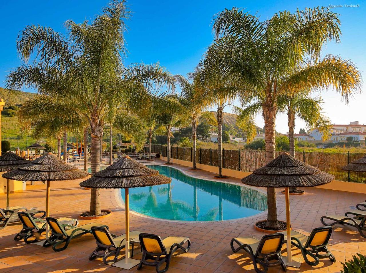 Luzbay Pool Apartments Екстер'єр фото