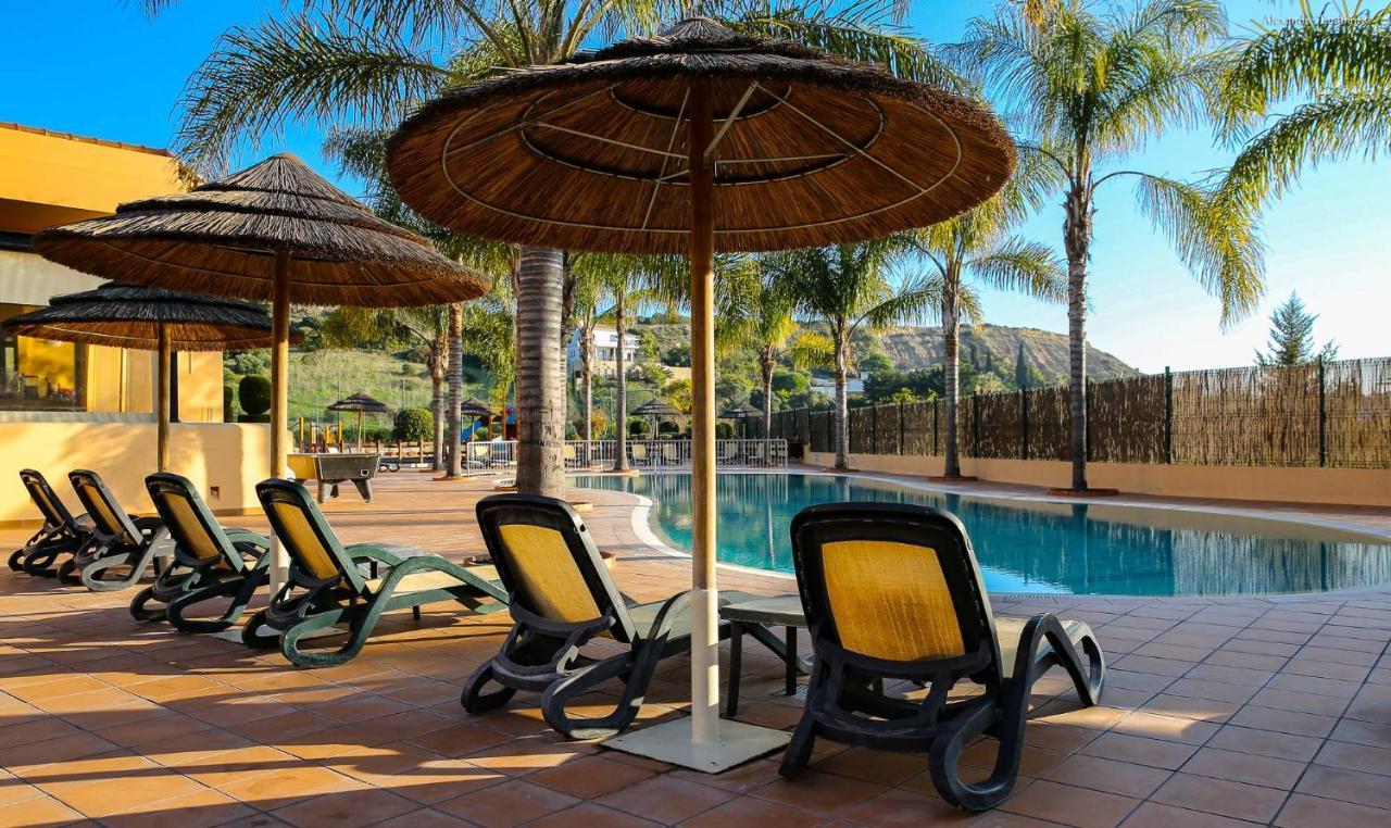 Luzbay Pool Apartments Екстер'єр фото