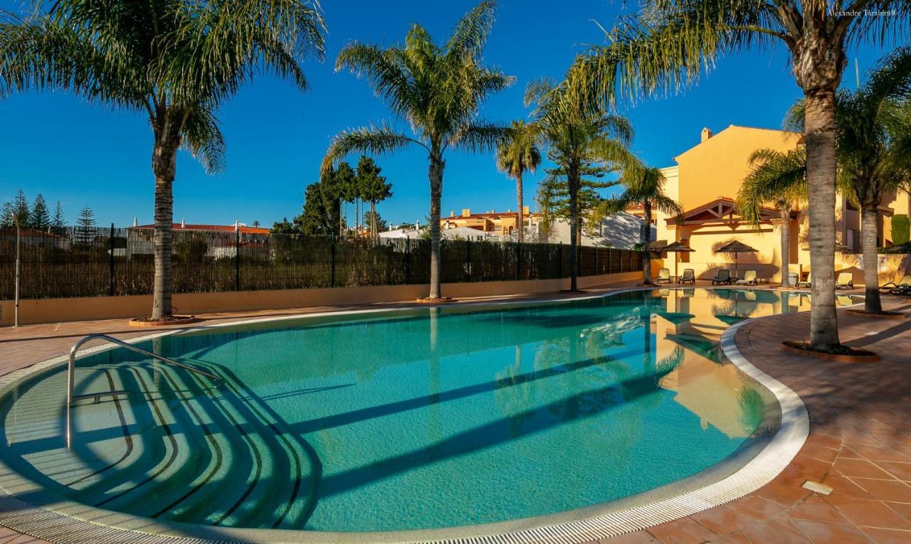 Luzbay Pool Apartments Екстер'єр фото