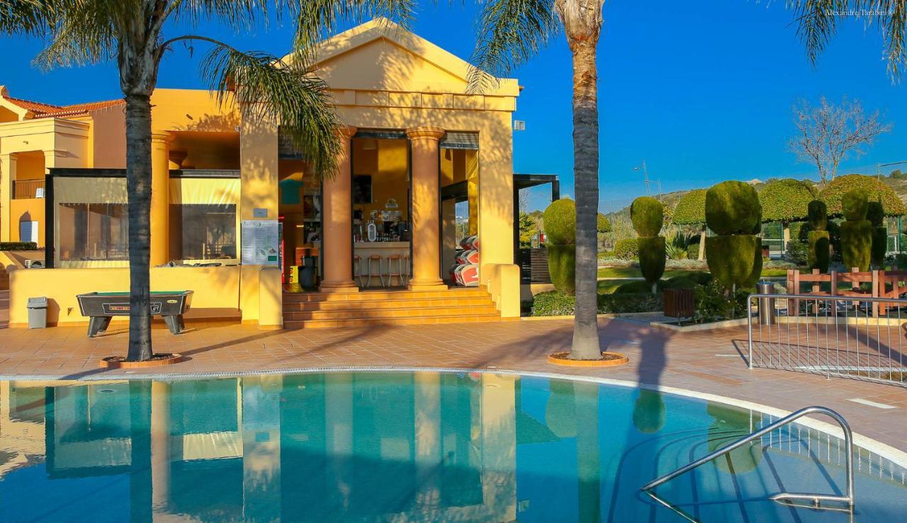 Luzbay Pool Apartments Екстер'єр фото
